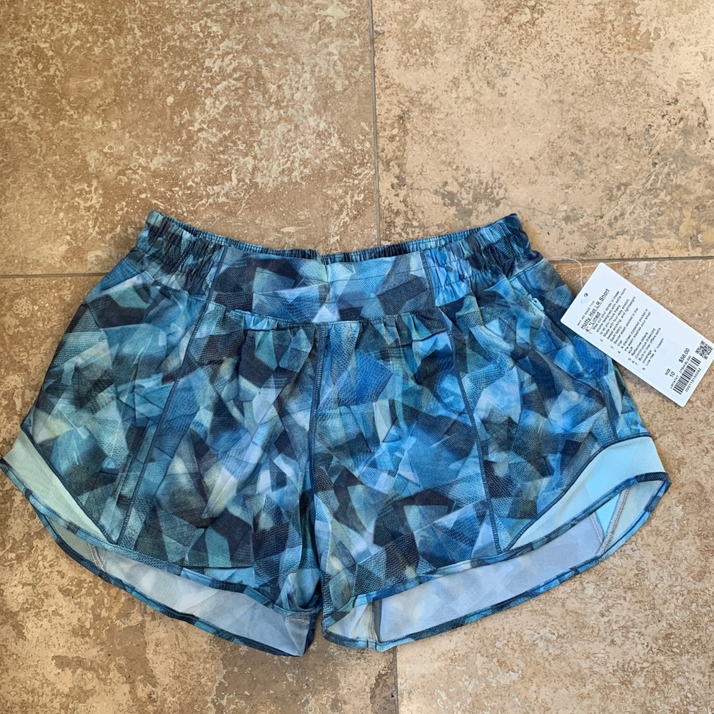 BNWT lululemon hotty hot LR shorts size 10